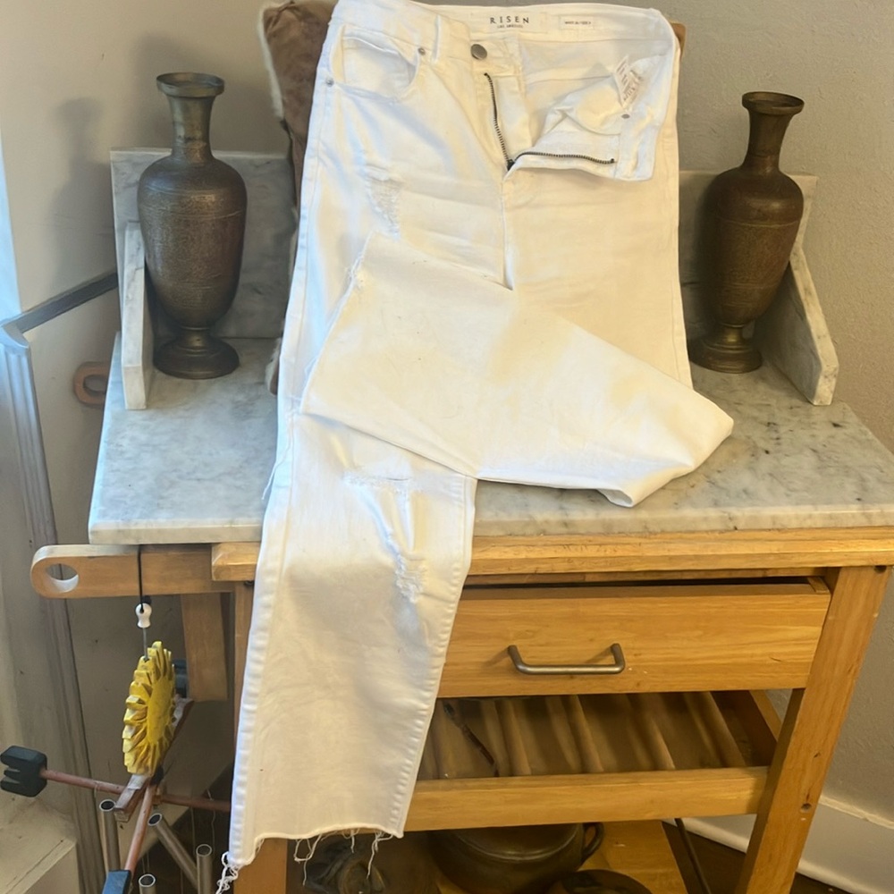 RISEN Women's White Straight Leg Jeans Too Small 26W!! Distressed Love!! Perfect